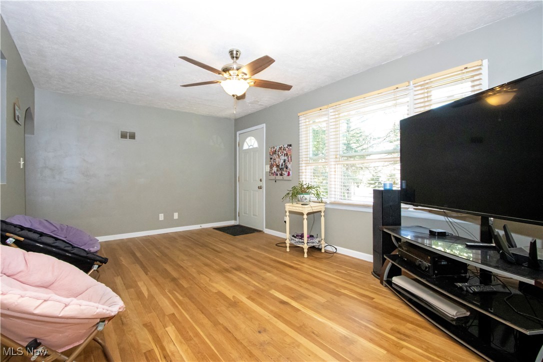 Wooster, Ohio 44691, United States, 3 Bedrooms Bedrooms, ,2 BathroomsBathrooms,Residential,Pending,203344