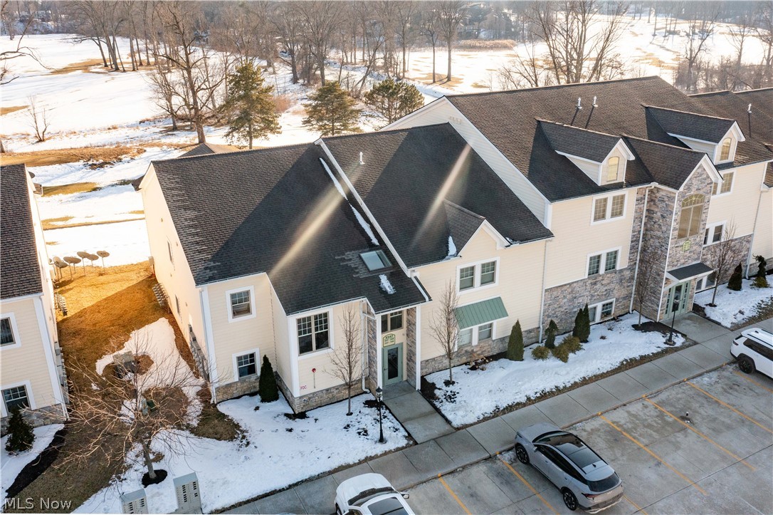 RESIDENCE ON THE GREEN - Residential