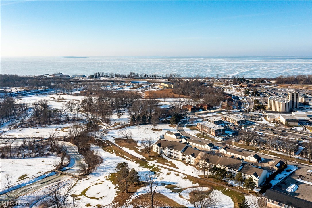 RESIDENCE ON THE GREEN - Residential
