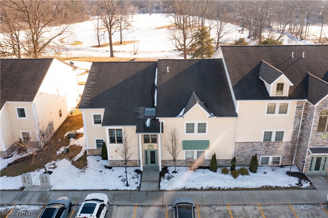 RESIDENCE ON THE GREEN - Residential
