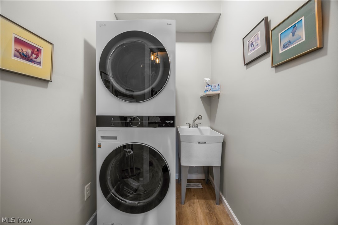 RESIDENCE ON THE GREEN - Residential