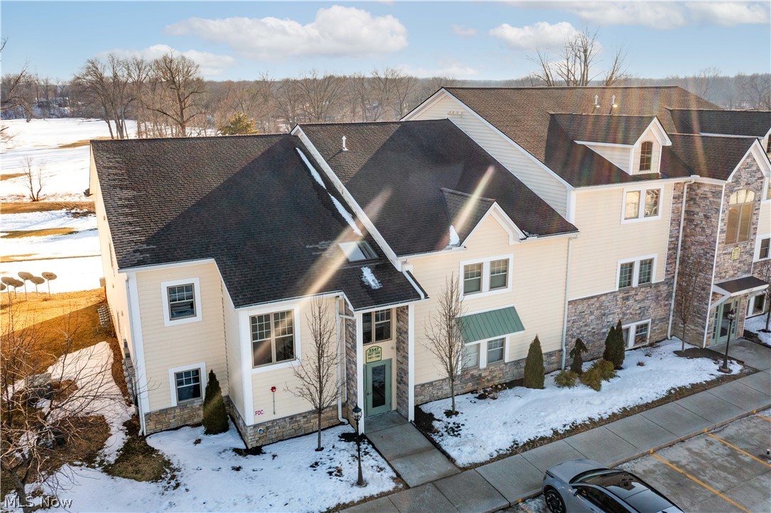 RESIDENCE ON THE GREEN - Residential