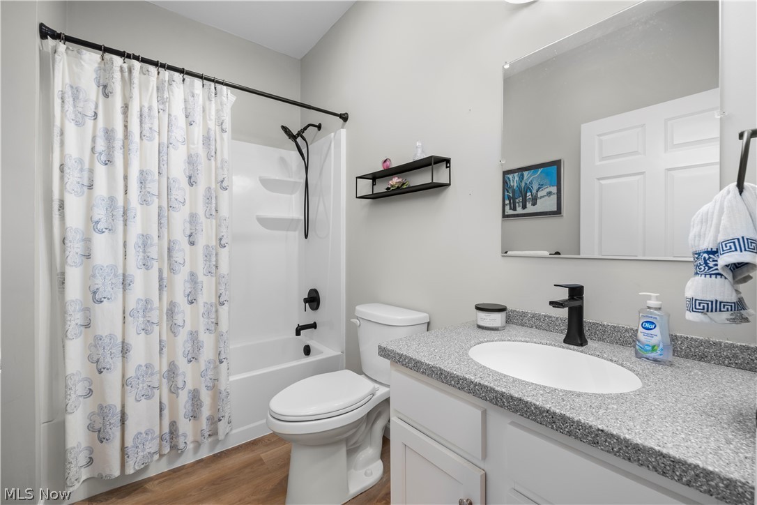 RESIDENCE ON THE GREEN - Residential