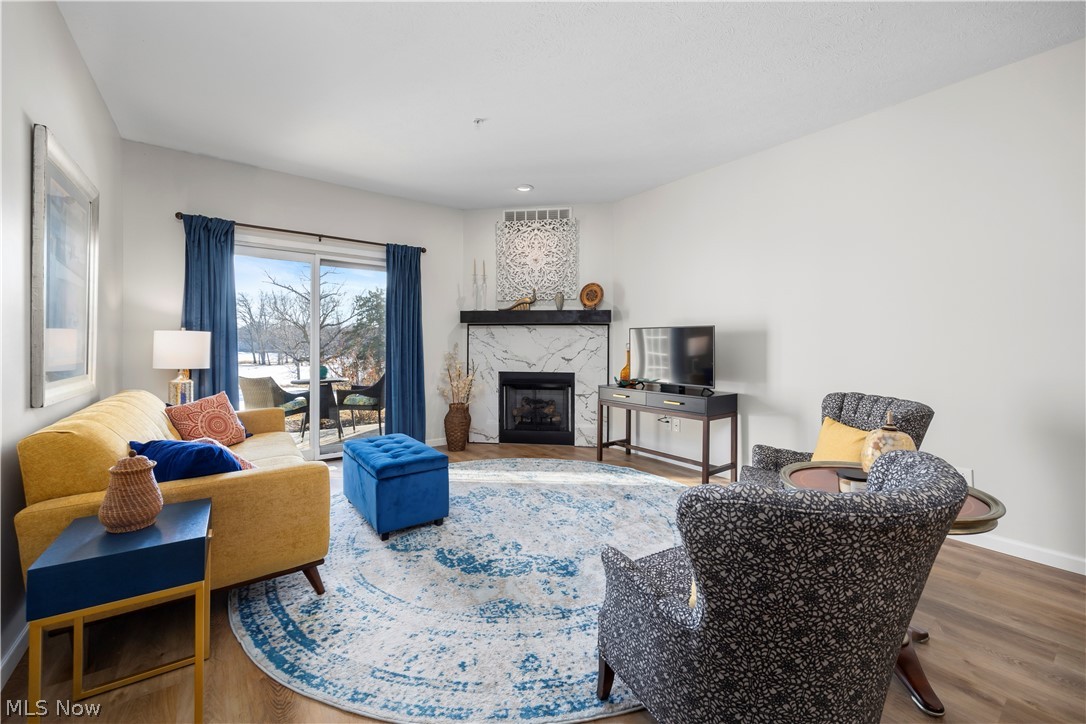 RESIDENCE ON THE GREEN - Residential