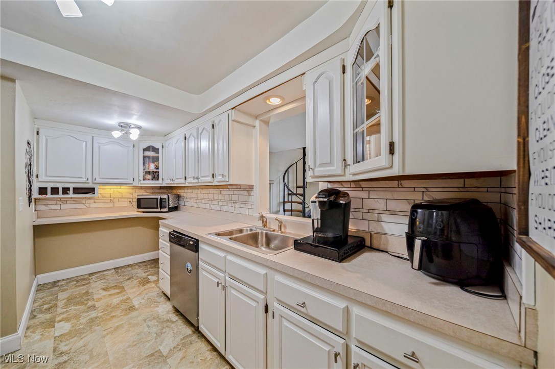 459 E 305th Street, Willowick, Ohio image 11
