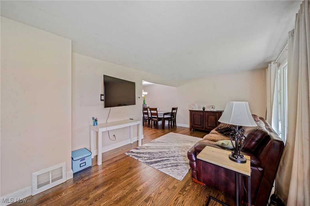 459 E 305th Street, Willowick, Ohio image 3