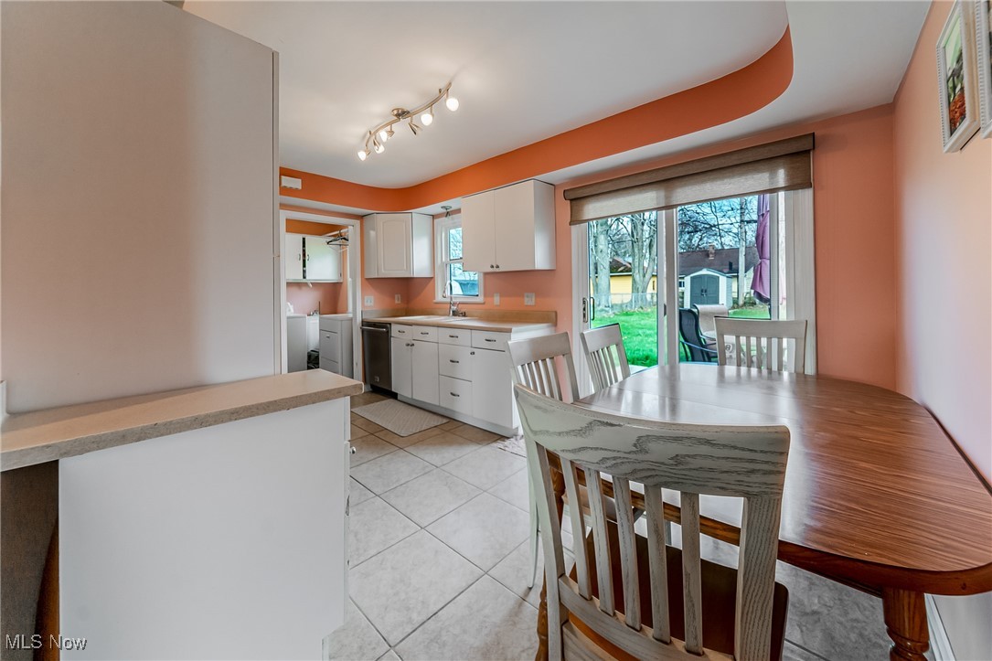 7029 Oakwood Road, Parma, Ohio image 8