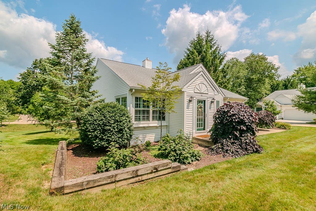 Photo of 118 Kensington Court, Aurora, OH 44202 (MLS # 5224699)