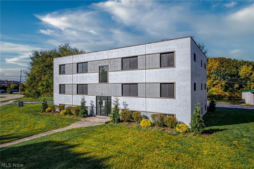 Photo of 1673 Southbend Circle #2, Rocky River, OH 44116 (MLS # 5176949)