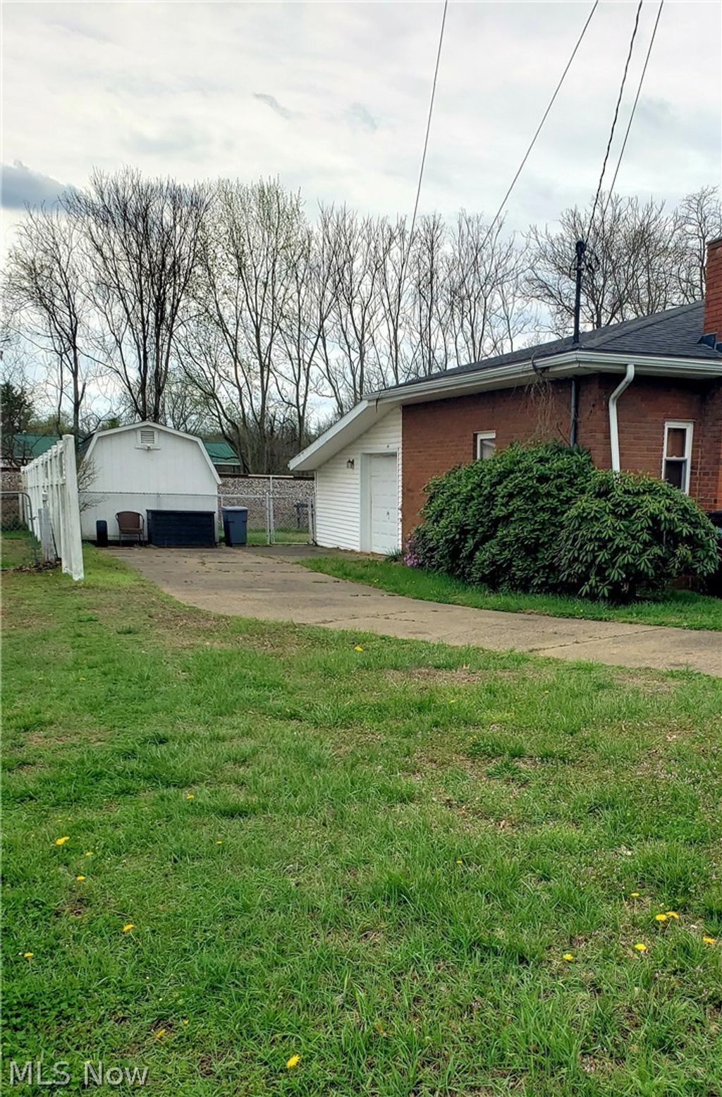 Photo of 2313 Rockland Avenue, Belpre, OH 45714 (MLS # 5198685)