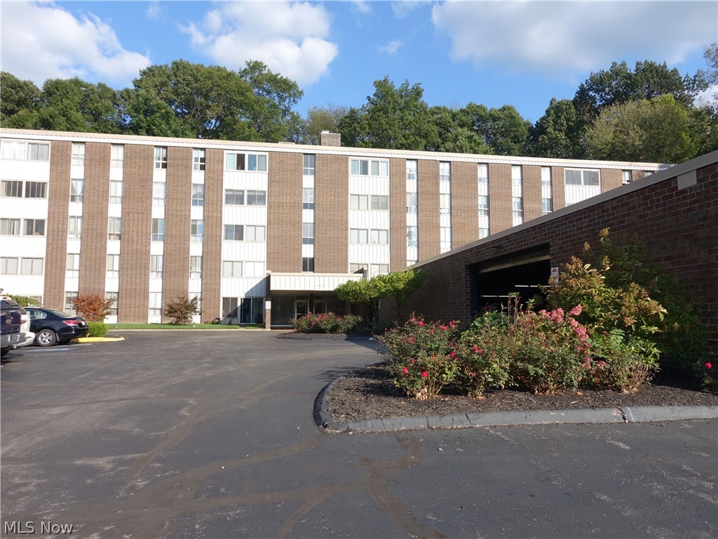 Well maintained and loved 1 bedroom condo at desirable Silver Lake Towers is located in the "D" building, which is the building where the party room, exercise room and guest suites are making this the most desirable location this winter. Condo features new thermostat (2019), electric panel (2017) and sun room Pella windows (2014)! Kitchen was updated years ago with cabinets, counter, appliances and flooring; but looks like it was recently done. Watch the sunset from the lovely sun room. Garage space #200 and Storage unit #50.