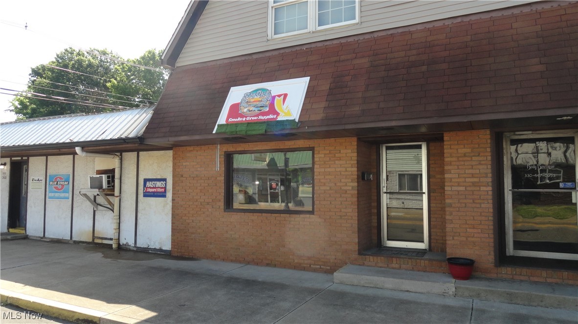 Double storefront on main street. High traffic area both vehicular and foot traffic. Dividing wall can be removed to make one large area. Tenant can configure space to fit their needs. Retail, flex, office space, however suits your plans.