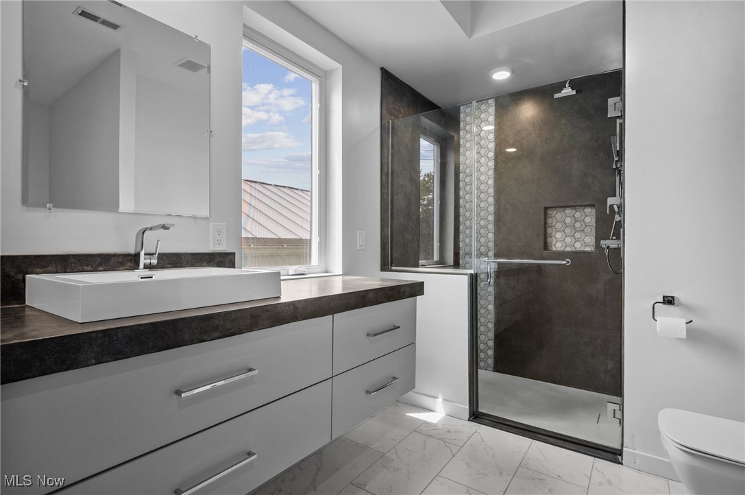 2144 W 18th Street, Cleveland, Ohio image 30