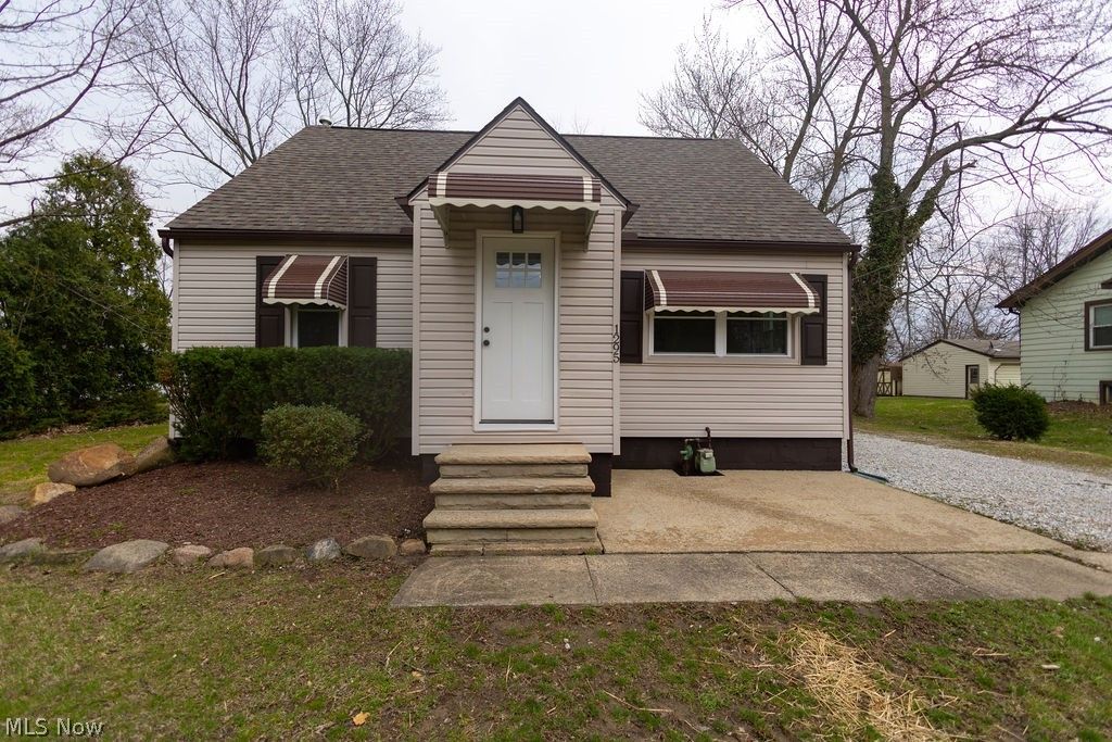 Photo of 1295 E 357th Street, Eastlake, OH 44095 (MLS # 5195861)