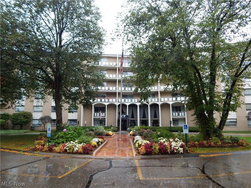 Property priced to sell fast. Location, Location, Location! Desirable Continental West 2 bedroom unit on 3rd floor close to elevator. Terrific price for Rocky River condo. Close proximity to Metroparks, shopping, restaurants, highways and airport. Includes laundry and storage space right down the hall. Great price in a great location!