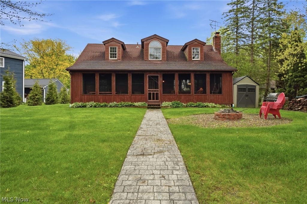Photo of 1537 Lake Crest Drive, Roaming Shores, OH 44084 (MLS # 5210599)