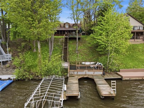 Tiny photo for 1537 Lake Crest Drive, Roaming Shores, OH 44084 (MLS # 5210599)