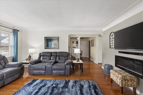 Tiny photo for 17282 Mccracken Road, Maple Heights, OH 44137 (MLS # 5186992)