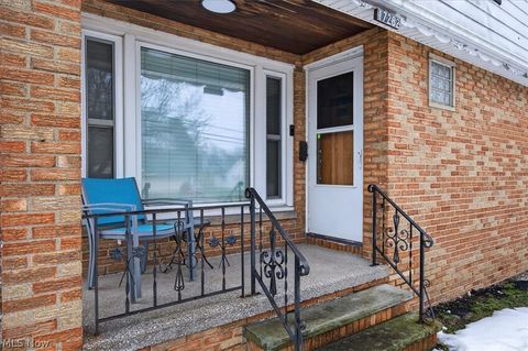 Tiny photo for 17282 Mccracken Road, Maple Heights, OH 44137 (MLS # 5186992)