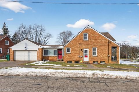 Tiny photo for 17282 Mccracken Road, Maple Heights, OH 44137 (MLS # 5186992)