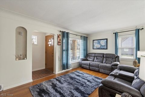 Tiny photo for 17282 Mccracken Road, Maple Heights, OH 44137 (MLS # 5186992)