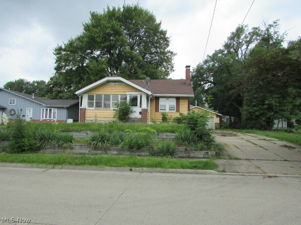 2 Bedroom Bungalow that needs TLC. large lot with 2 car garage. large kitchen.
