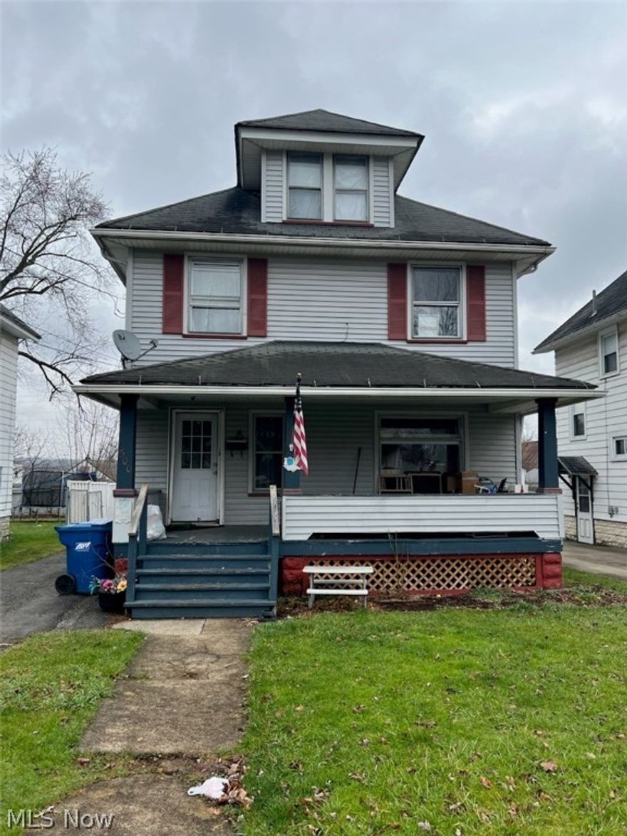Attention investors!!!! Looking for a project?? Plenty of space to work with and with just a little TLC this could make a great home. Located within minutes to schools and shopping.
