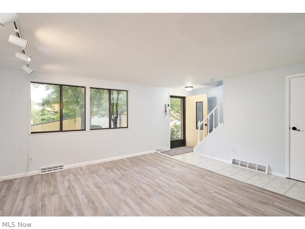 Hampton Ridge Condo - Residential