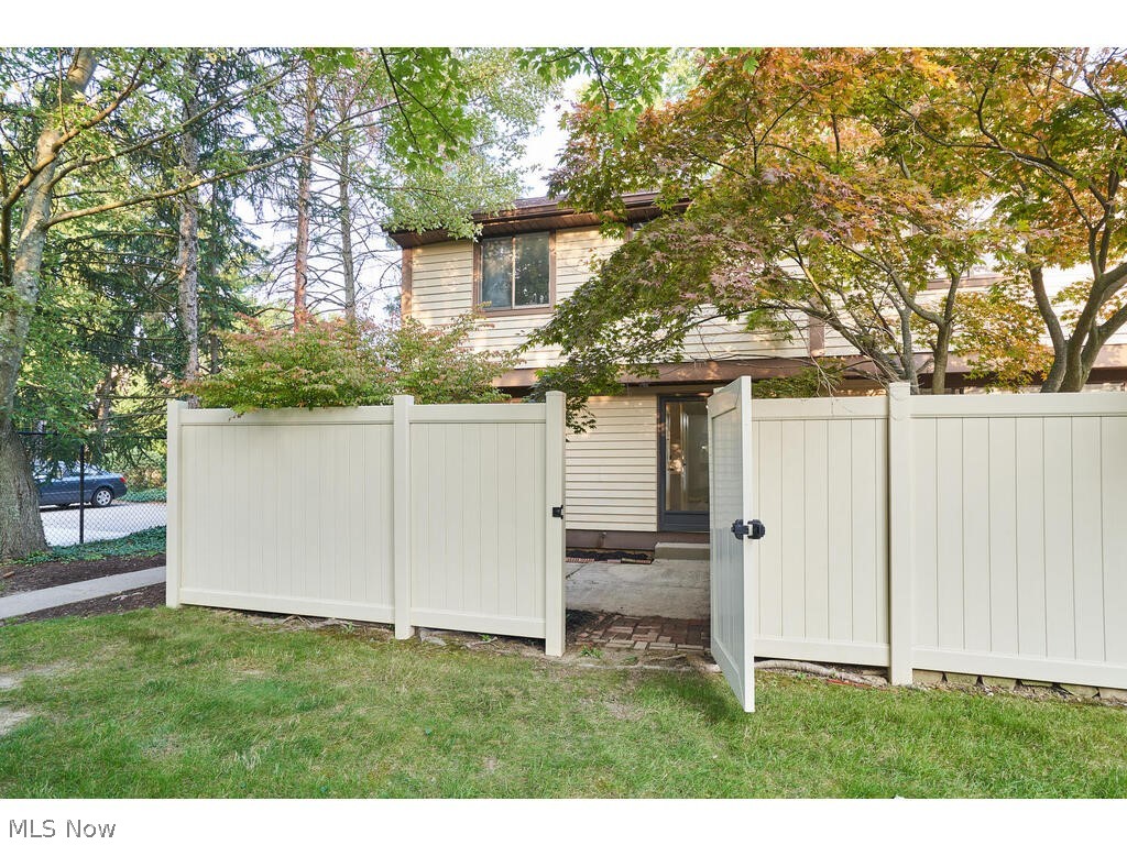 Hampton Ridge Condo - Residential