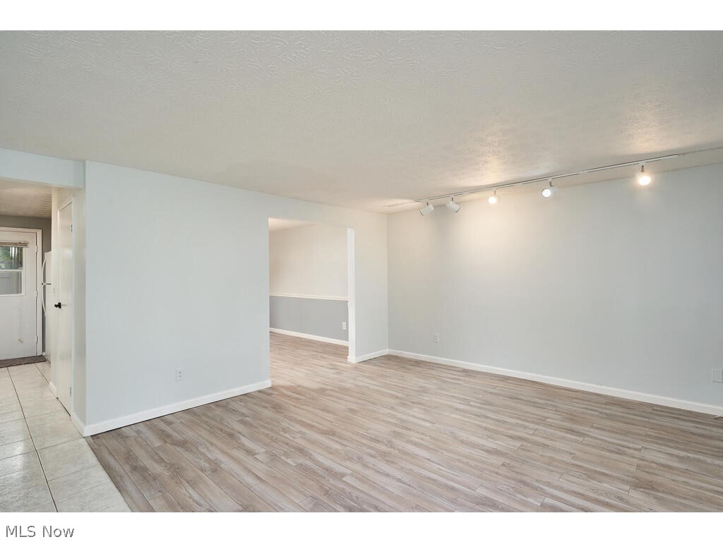 Hampton Ridge Condo - Residential