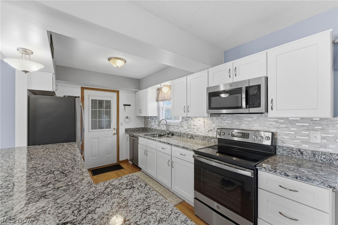 7127 Lake Shore Boulevard