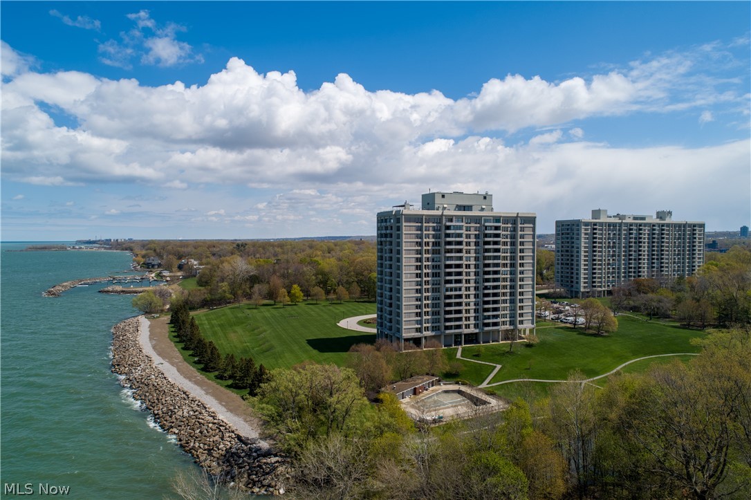 One Bratenahl Place Condo - Residential