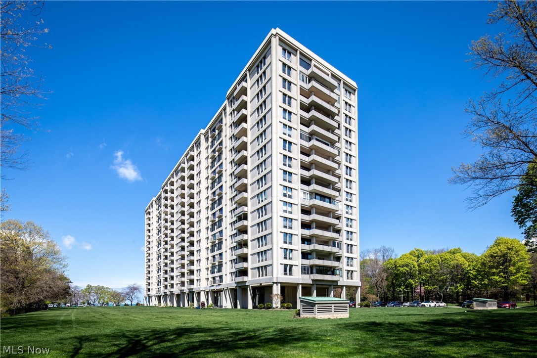 One Bratenahl Place Condo - Residential