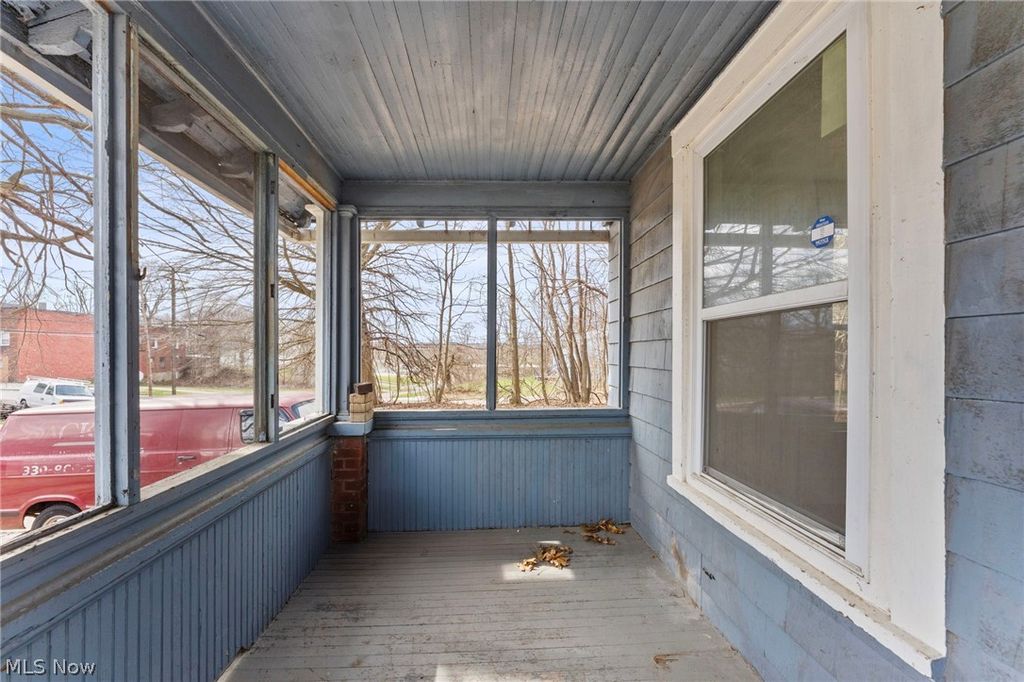 Photo of 185 Stanton Avenue, Akron, OH 44301 (MLS # 5193005)