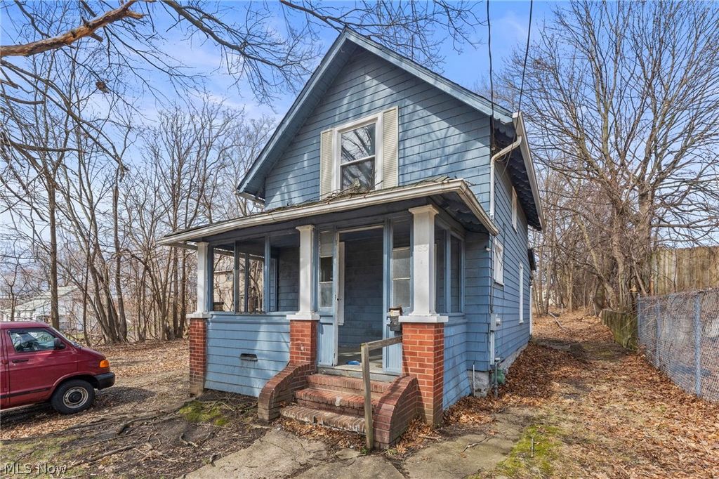 Photo of 185 Stanton Avenue, Akron, OH 44301 (MLS # 5193005)