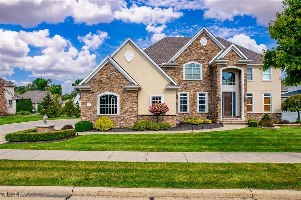 Photo of 343 Glasgow Drive, Highland Heights, OH 44143 (MLS # 5157267)