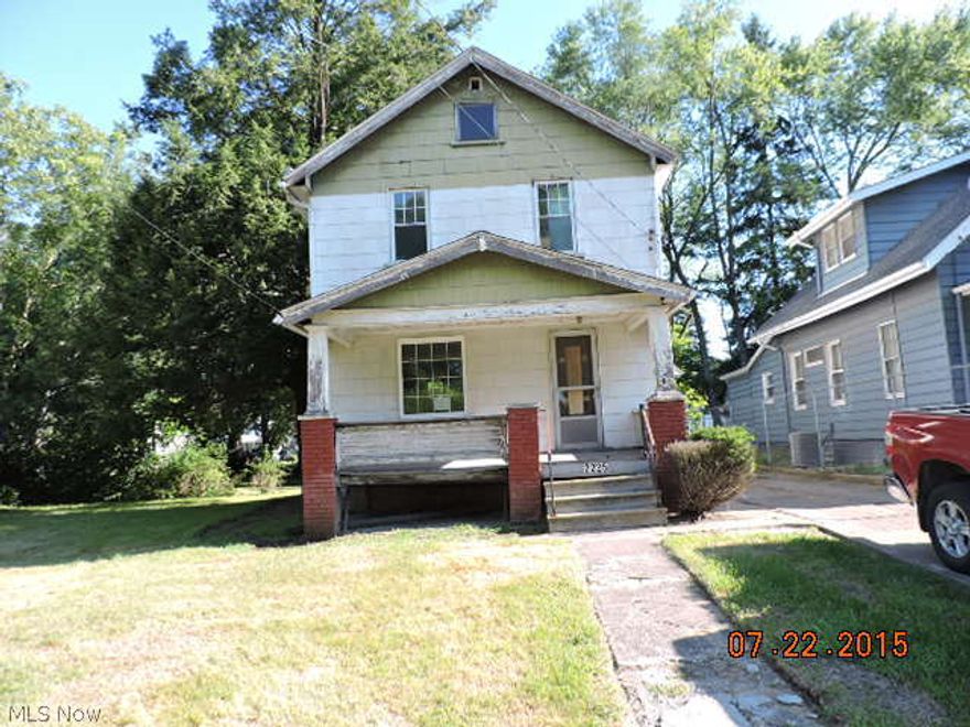 This is a Home Steps Property. Front entry colonial features spacious living room and dining room with modern kitchen. Second floor bedrooms and full bath plus full basement and 2c detached garage complete with double lot. The purchaser must be buying the home as their primary residence during the initial 20 days of listing, without competition from investors. This property is eligible under the Freddie Mac First Look Initiative through 08/22/2015