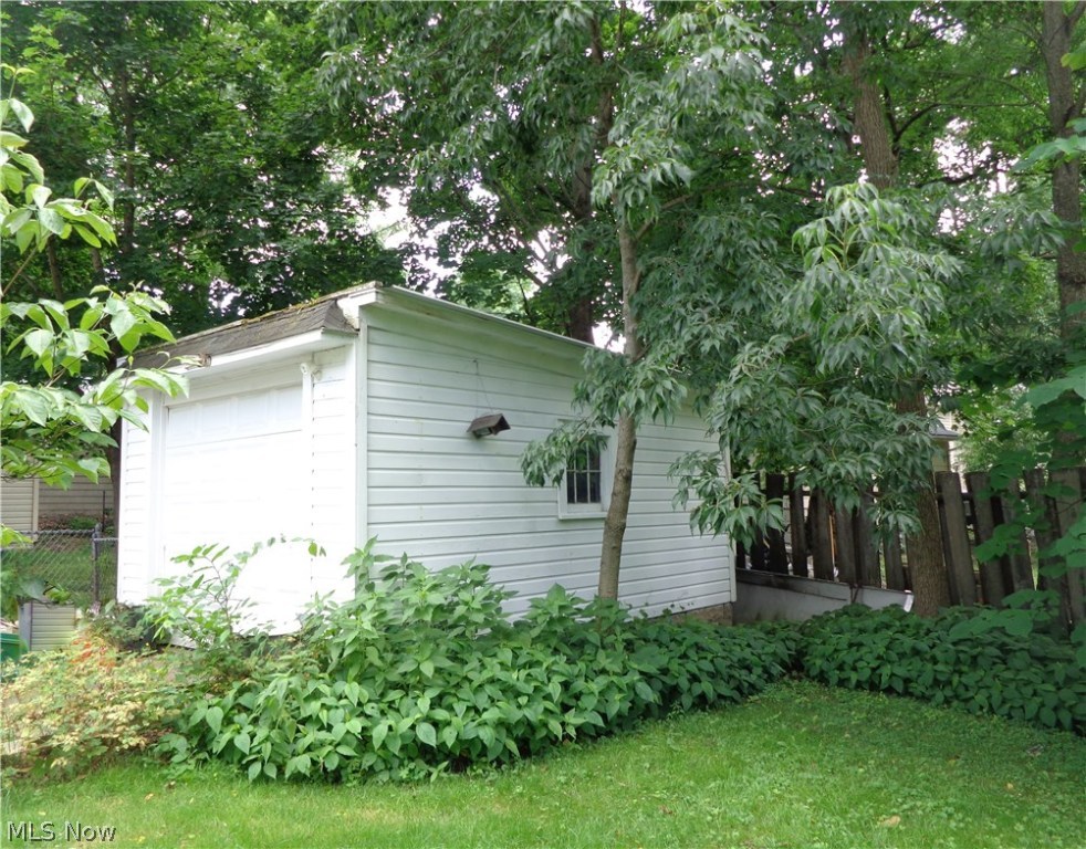 Earl Ave - Residential