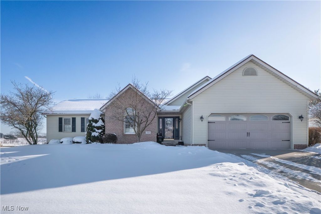 Photo of 789 Meadow View Drive NW, Canal Fulton, OH 44614 (MLS # 5184480)