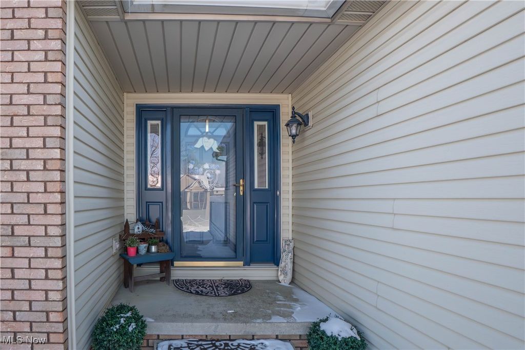 Photo of 789 Meadow View Drive NW, Canal Fulton, OH 44614 (MLS # 5184480)