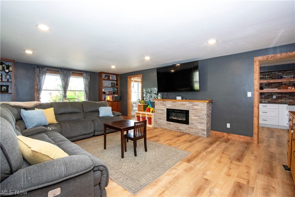 Photo of 394 Abbeyfeale Road, Mansfield, OH 44907 (MLS # 5205005)