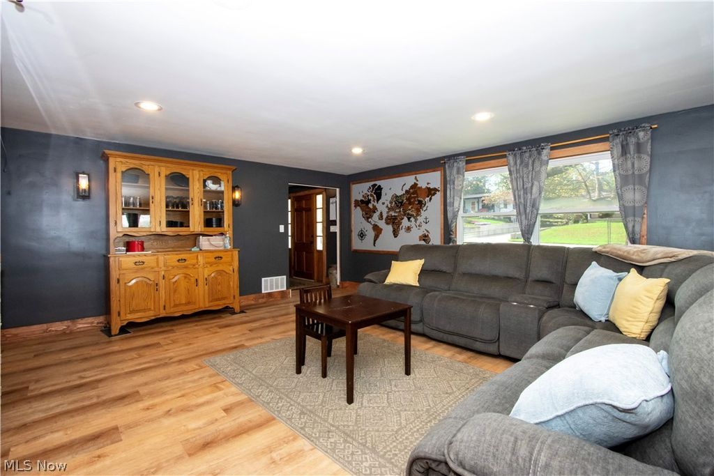 Photo of 394 Abbeyfeale Road, Mansfield, OH 44907 (MLS # 5205005)