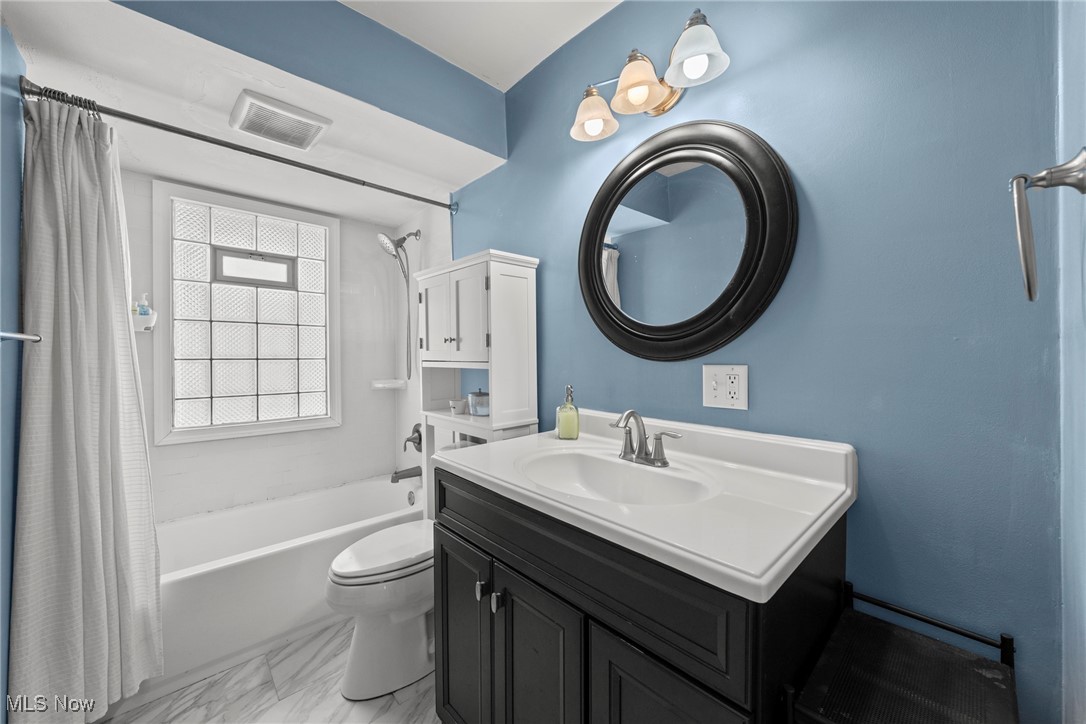 Lakewood, Ohio 44107, United States, 5 Bedrooms Bedrooms, ,2 BathroomsBathrooms,Residential,Active,176848