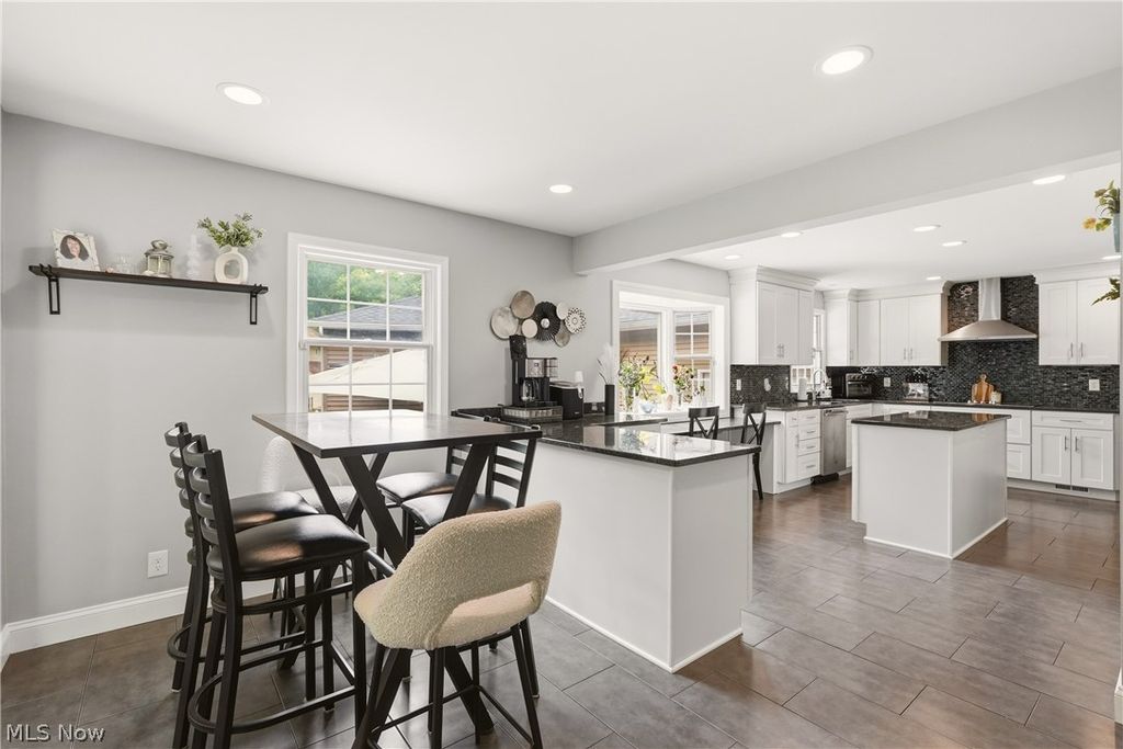 Photo of 26901 N Woodland Road, Beachwood, OH 44122 (MLS # 5212616)