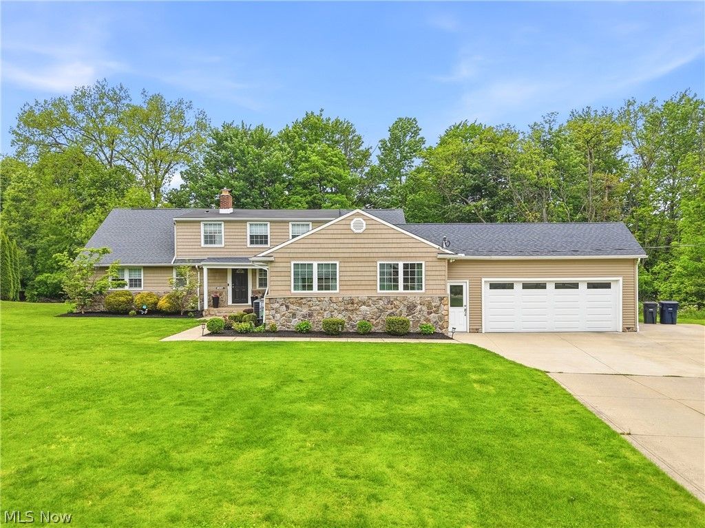Photo of 26901 N Woodland Road, Beachwood, OH 44122 (MLS # 5212616)