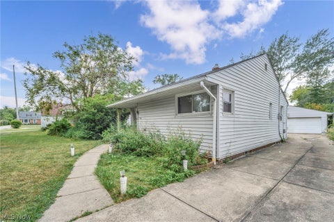 Tiny photo for 4008 E 186th Street, Cleveland, OH 44122 (MLS # 5230411)