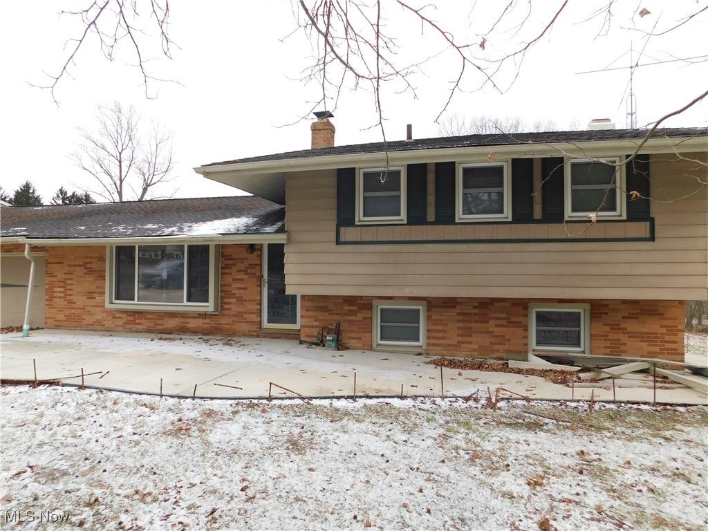 Photo of 7360 N Meadowpark Drive, Bedford, OH 44146 (MLS # 5178213)