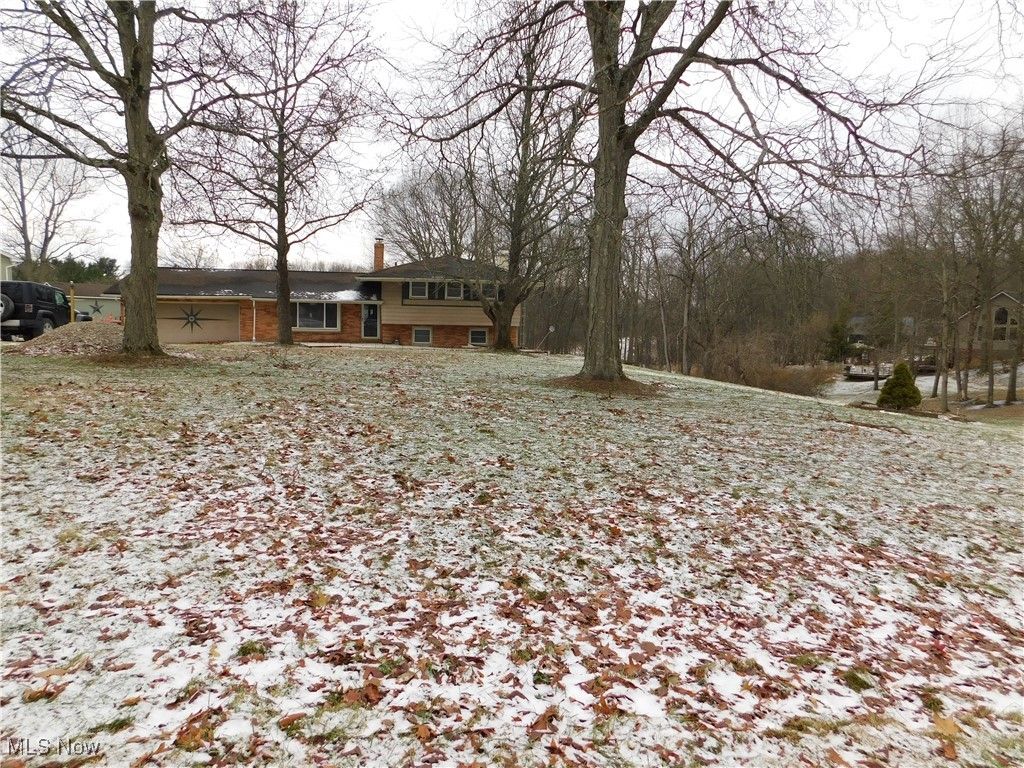 Photo of 7360 N Meadowpark Drive, Bedford, OH 44146 (MLS # 5178213)