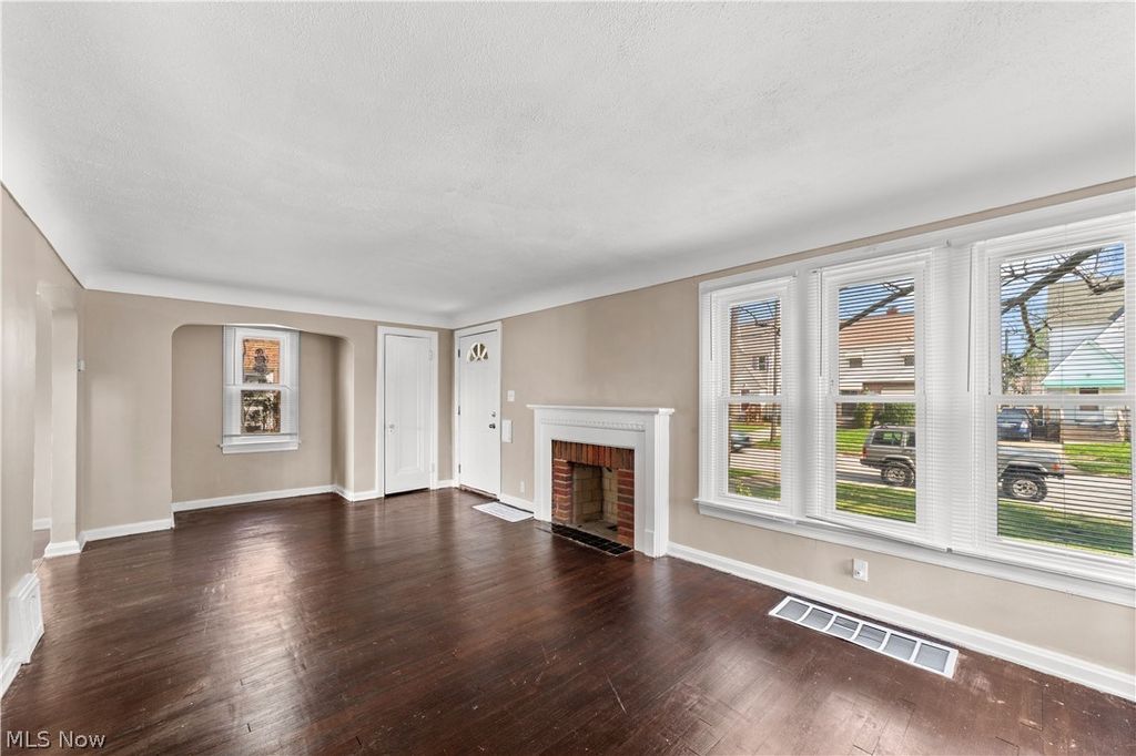 Photo of 17904 Neff Road, Cleveland, OH 44119 (MLS # 5201595)