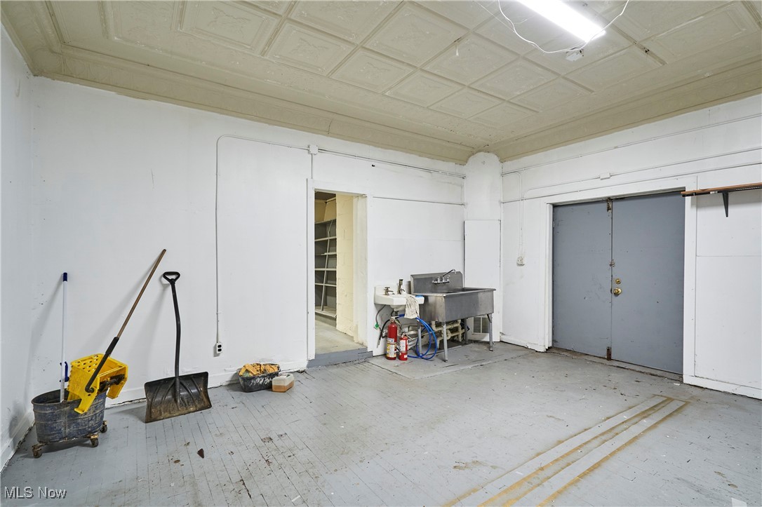 Meyer Wageman & Thomas Allotme - Commercial Lease